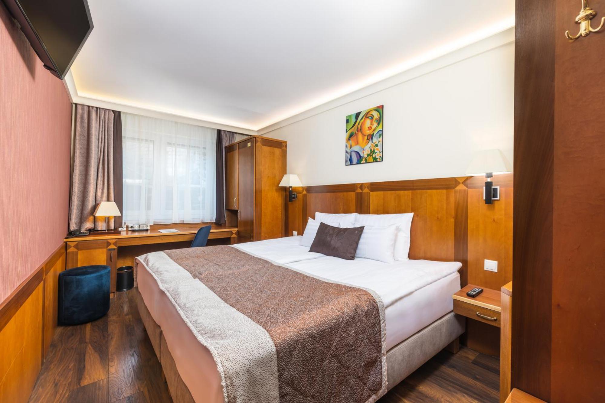 Exe Carlton Hotel 4*